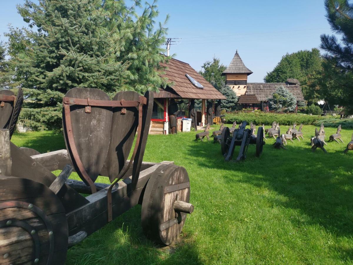 Grod Pedzikow Hotel Checiny  Luaran gambar