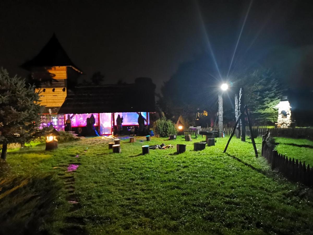 Grod Pedzikow Hotel Checiny  Luaran gambar