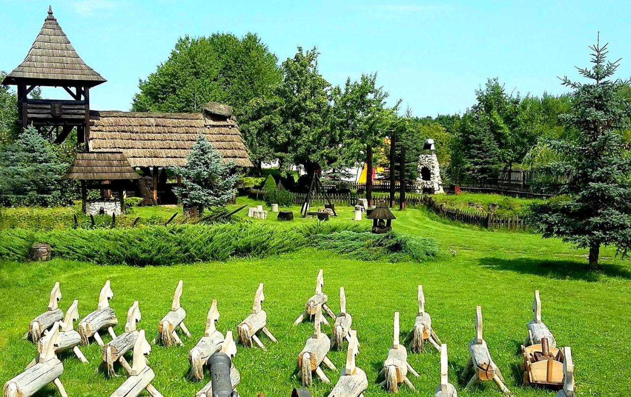 Grod Pedzikow Hotel Checiny  Luaran gambar